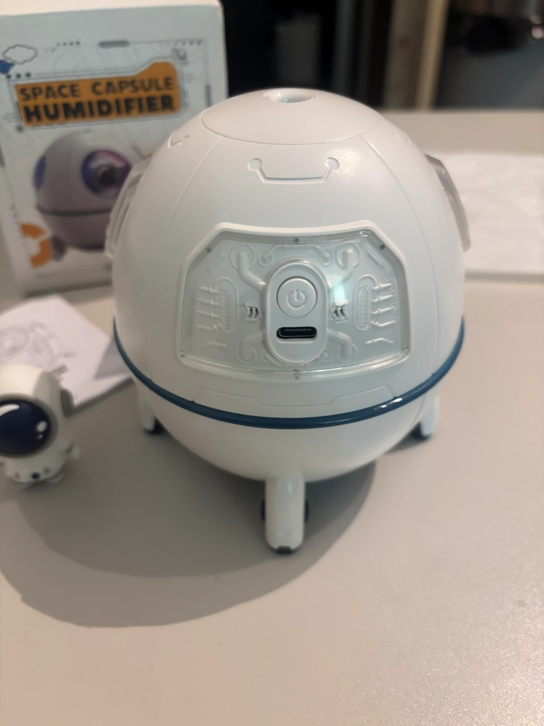 Space Capsule Humidifier with Astronaut Figure - photo 2