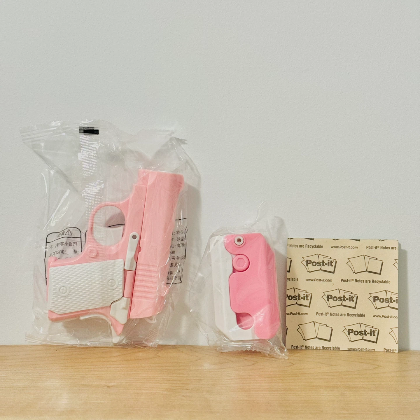 Pink Toy Gun and Knife Fidget Toys ⚽️