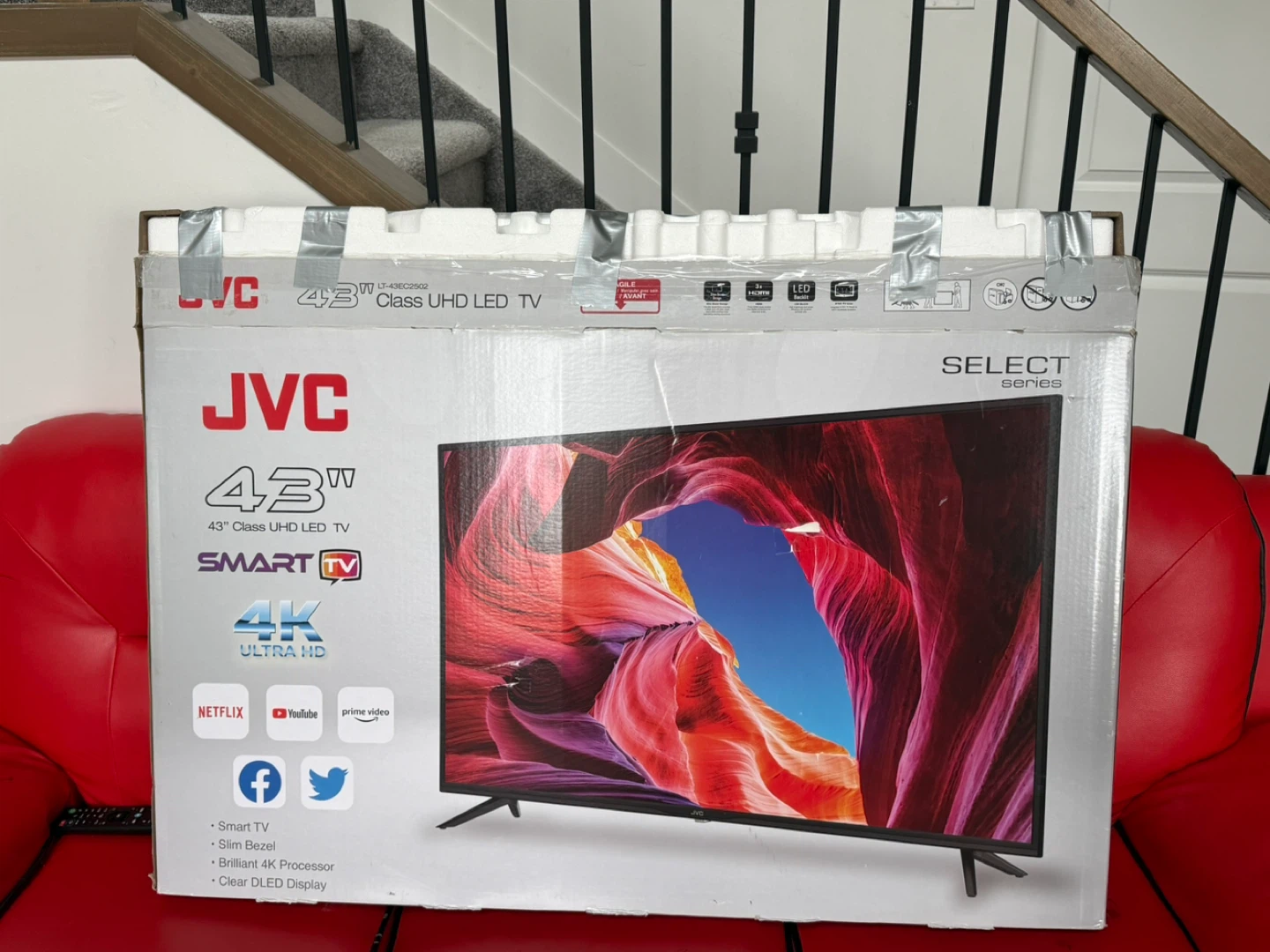 JVC 43” Smart TV - photo 2