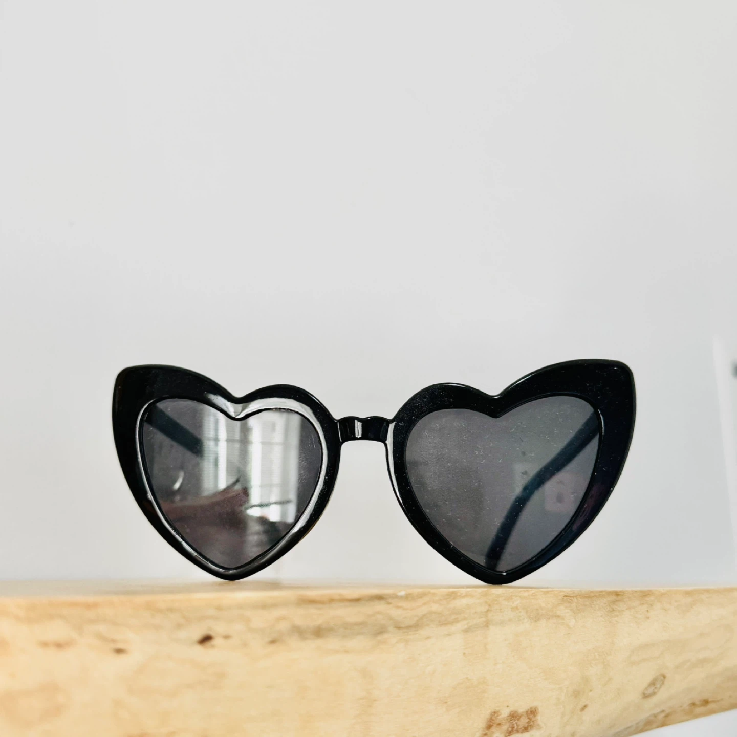 Black Heart-Shaped Sunglasses ⚽️