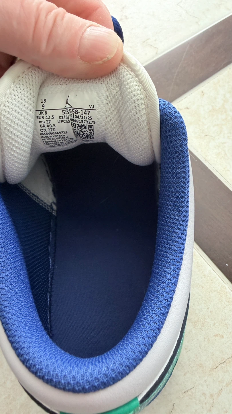 Air Jordan 1 Low SE "New Emerald" Sneakers - photo 4
