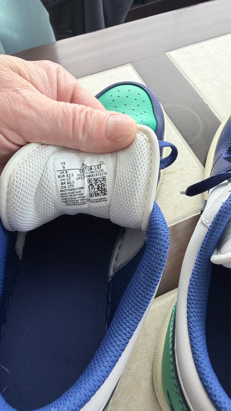 Air Jordan 1 Low SE "New Emerald" Sneakers - photo 3