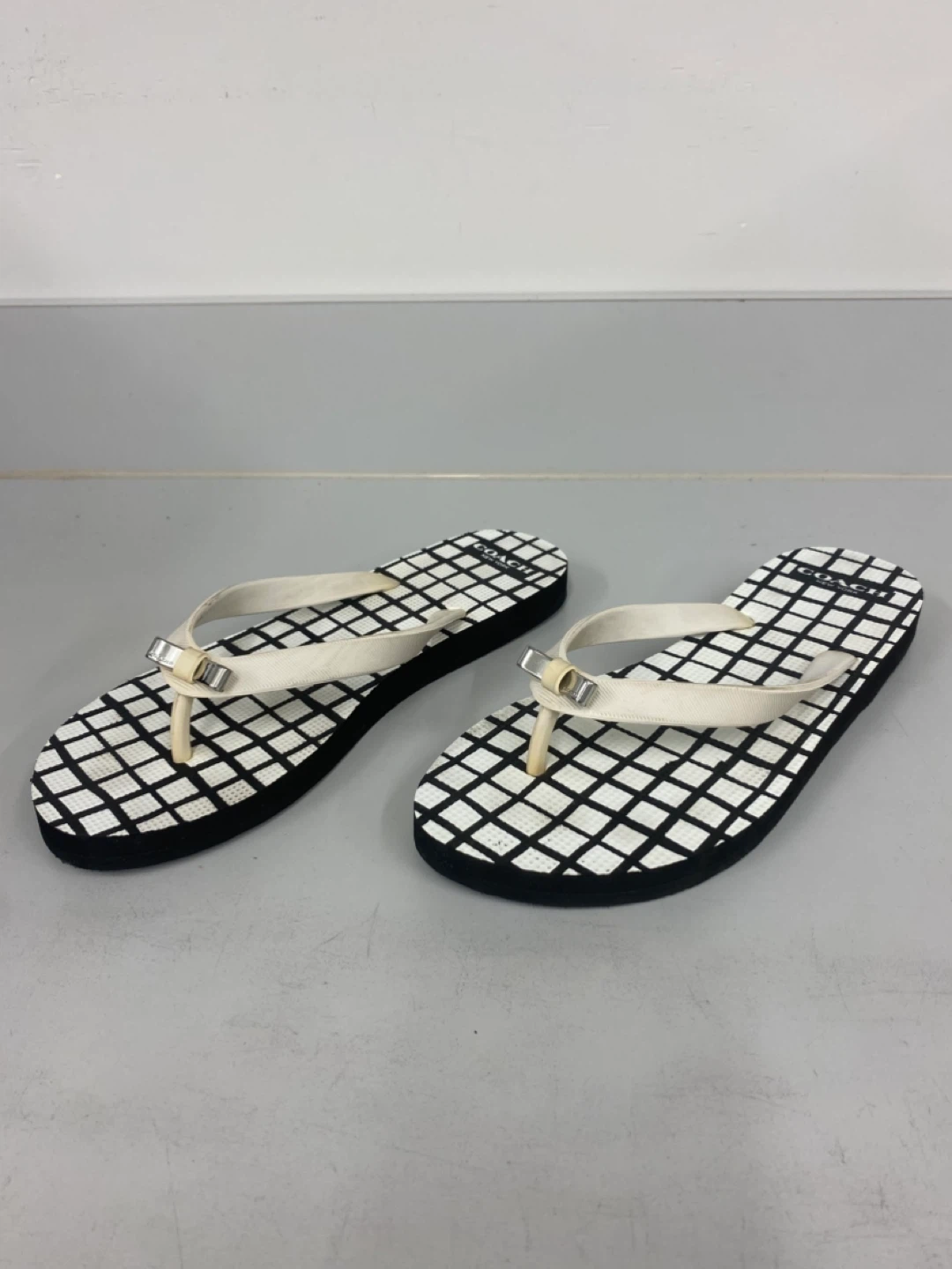 COACH Flip Flops Sandals w/ Bow Size  - 8 - photo 2