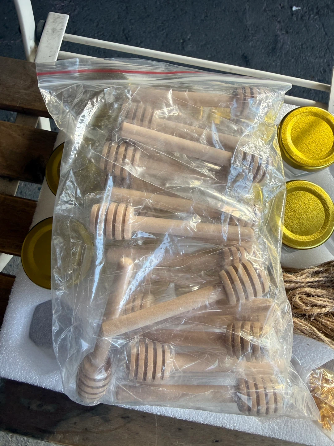 12pc Mini Honey Jars with Dippers & Bee Charms - photo 5