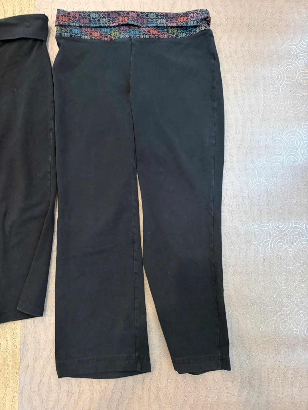 2 pairs Old Navy Yoga Pants -med - photo 3