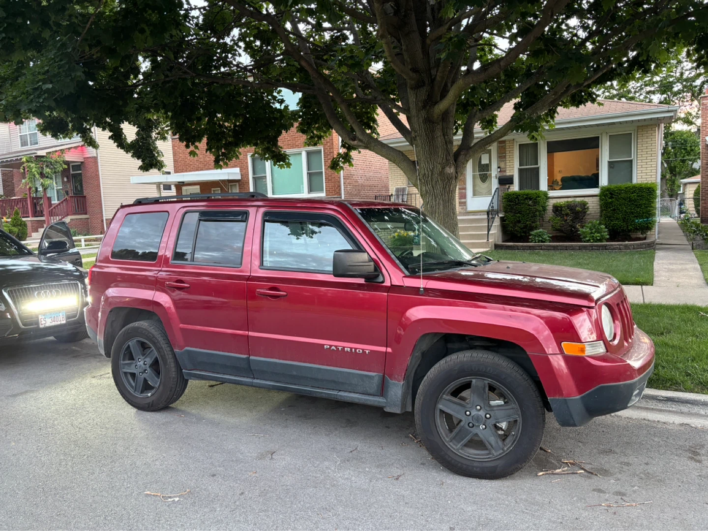 Red Jeep Patriot SUV - photo 3