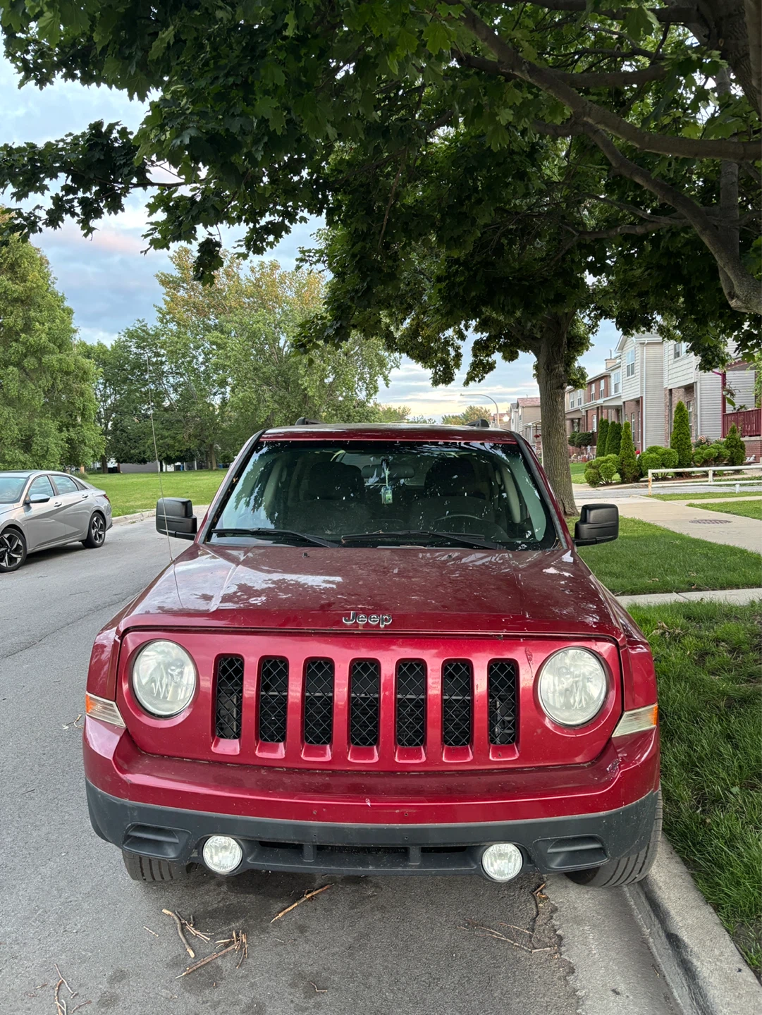 Red Jeep Patriot SUV - photo 2