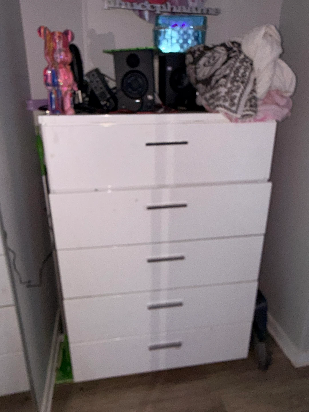 White 5-Drawer Dresser - photo 2