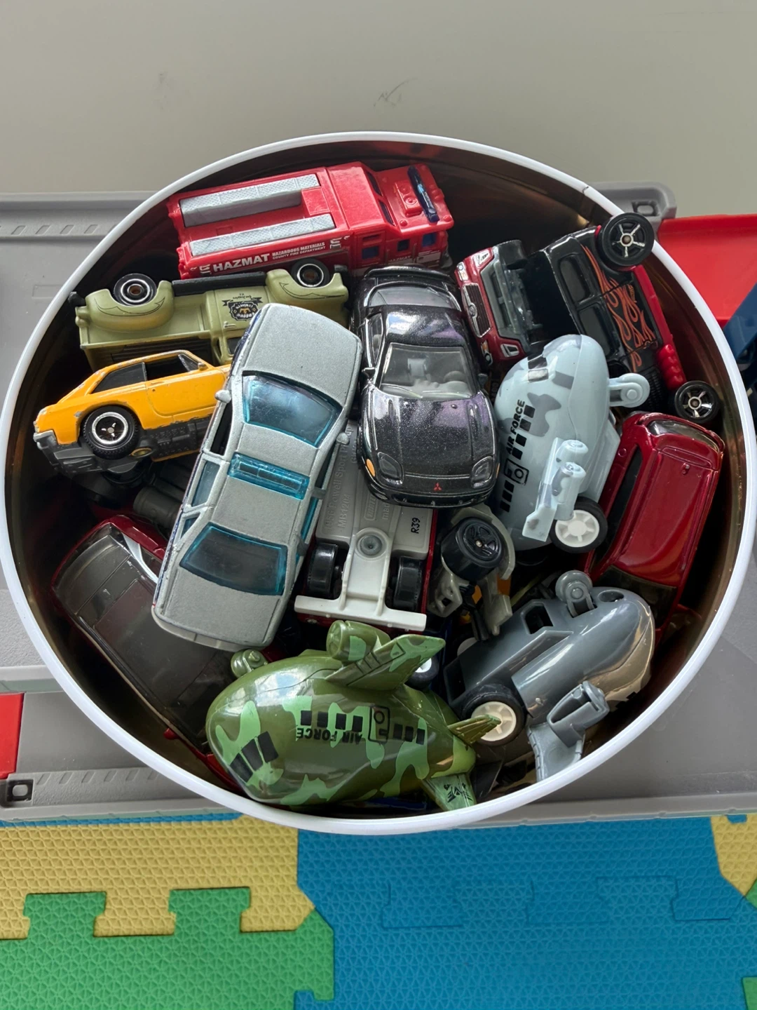 Hot Wheels City Ultimate Garage Playset with Cars - photo 2
