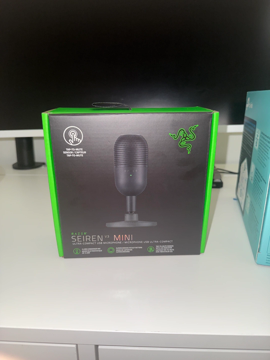 Razer Seiren V3 Mini Ultra-Compact USB Microphone