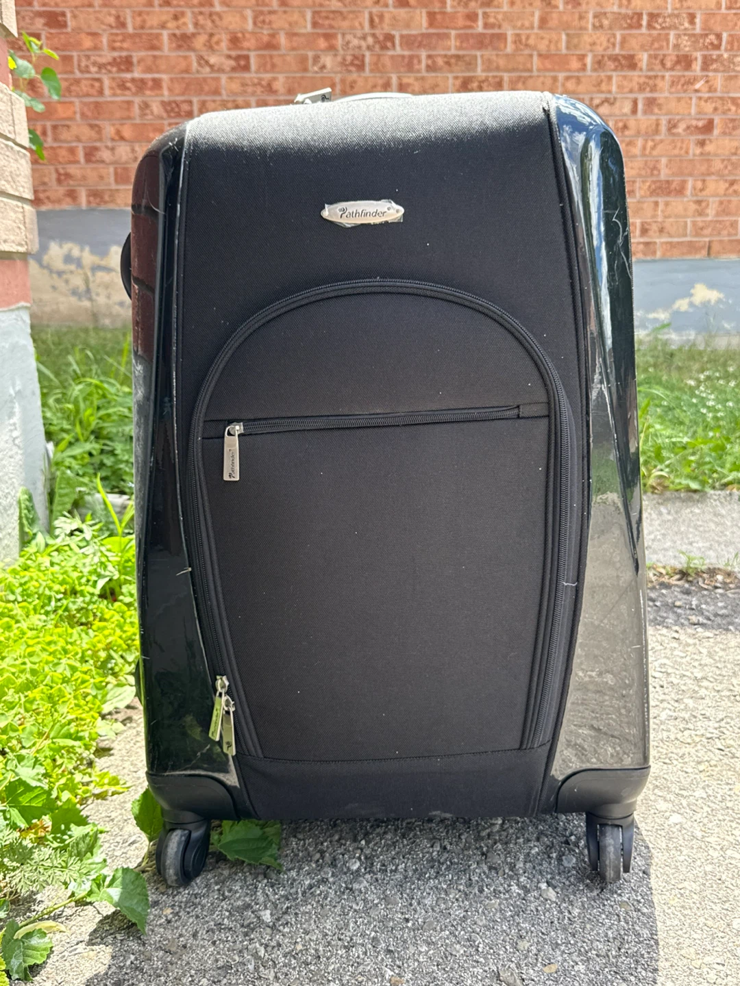 Pathfinder Black Spinner Luggage ⚽