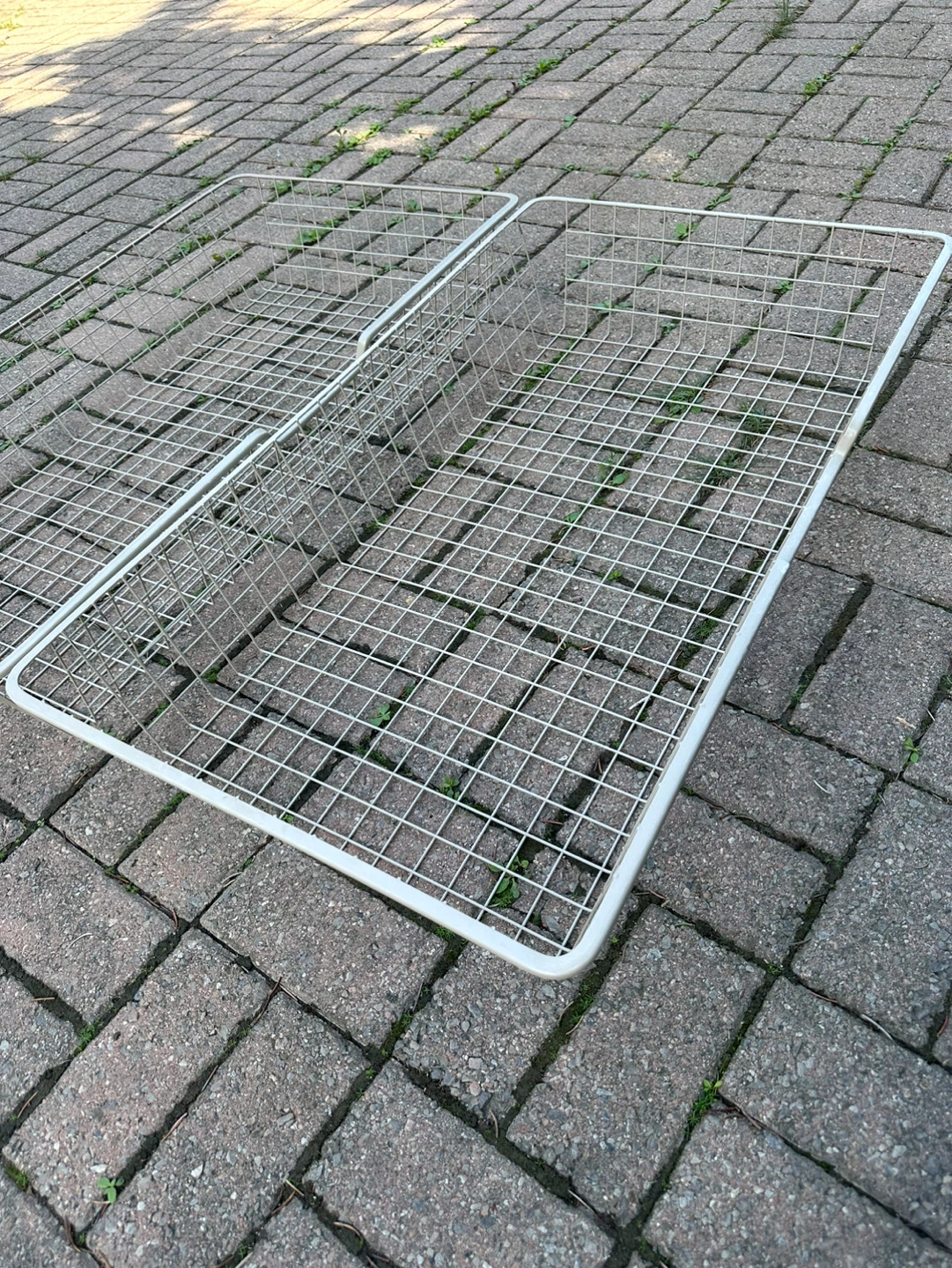 Set of 2 White Wire Storage Baskets - photo 3