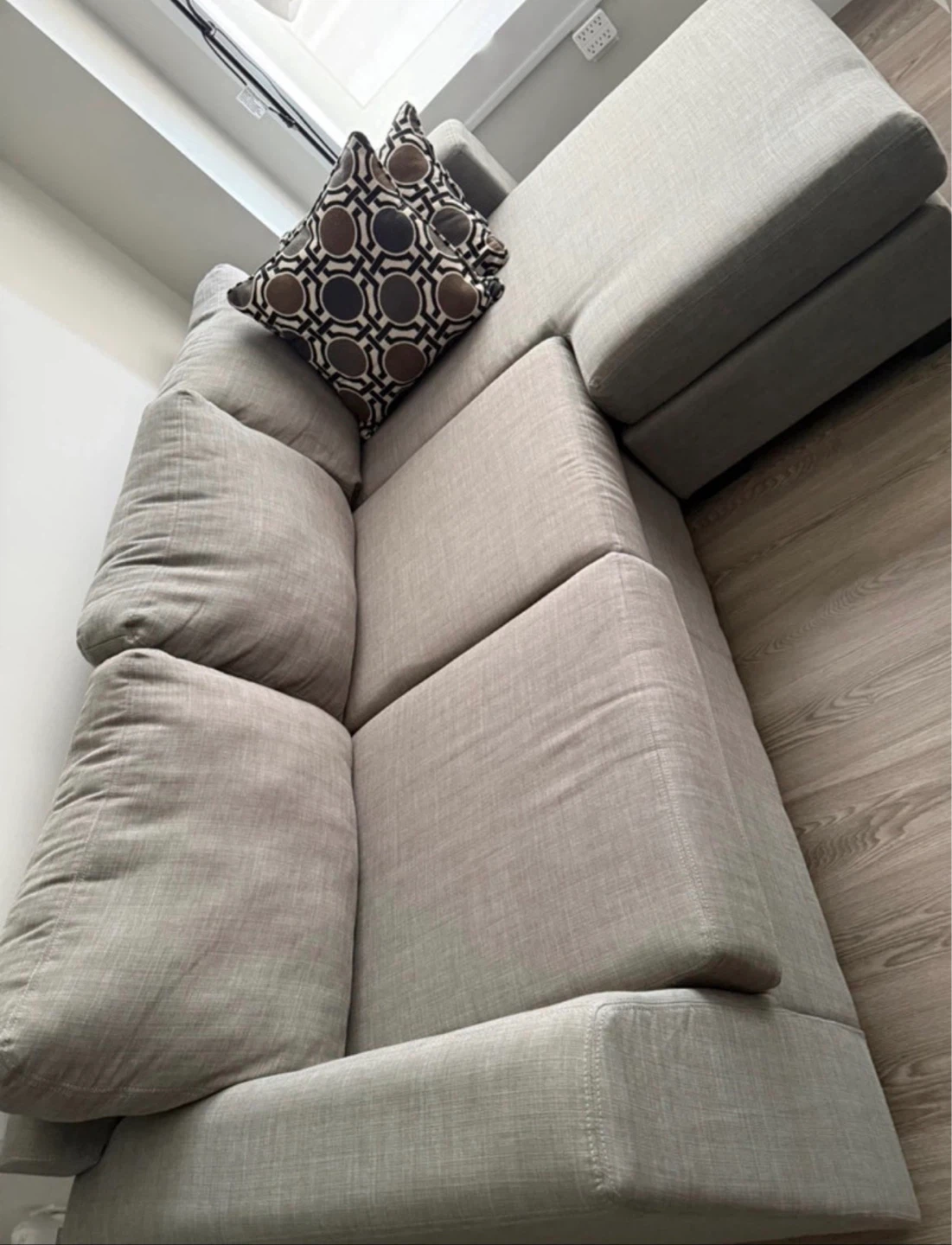 Light Gray Sectional Sofa Couch with Decorative Pillow