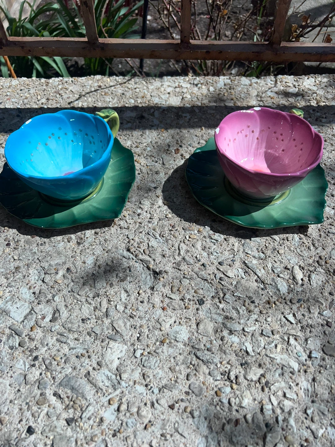 Set of 2 Ceramic Flower Cups and Saucers ⚽
