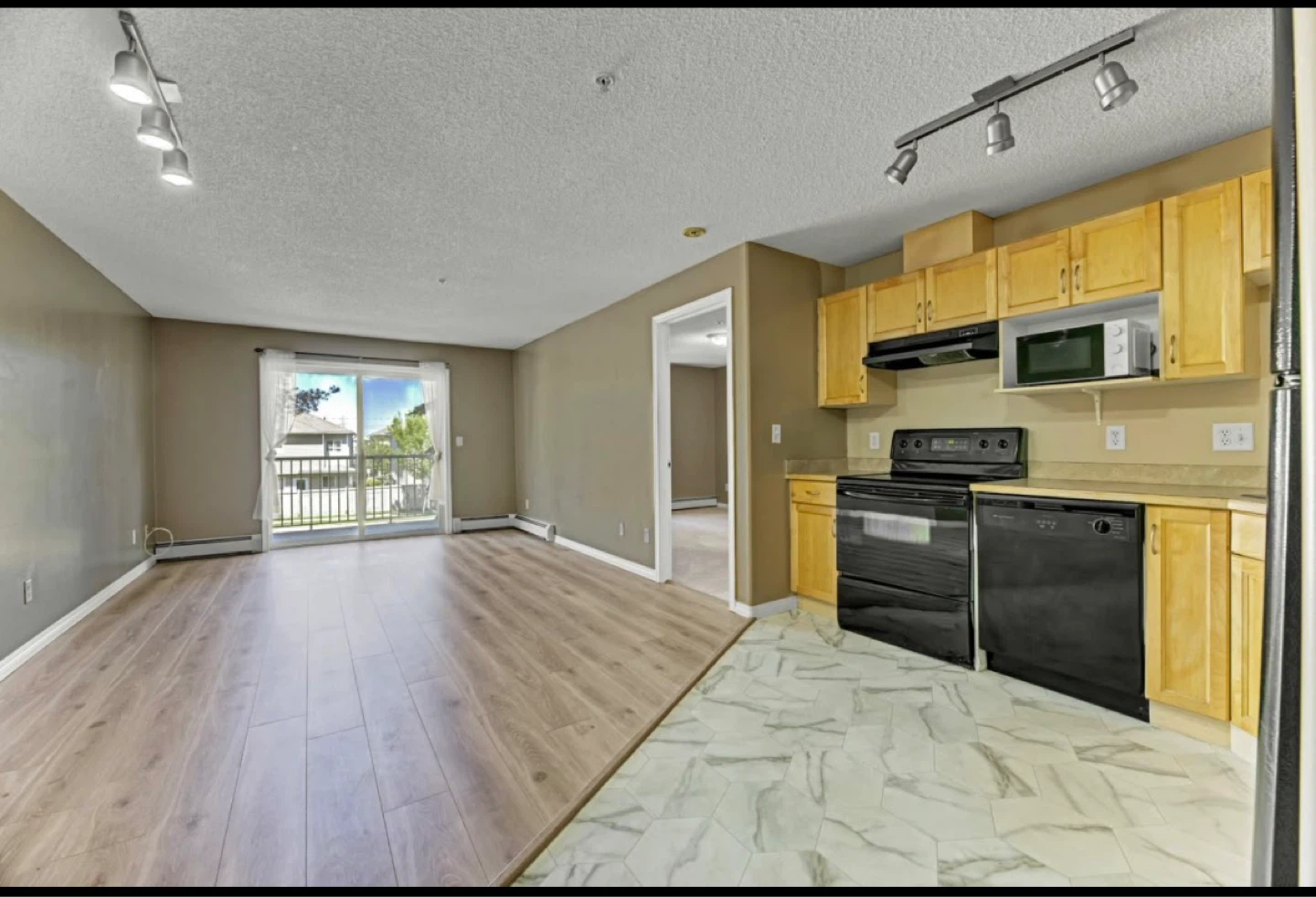 2 bedrooms & 2 full bathrooms for sell in southside - photo 3