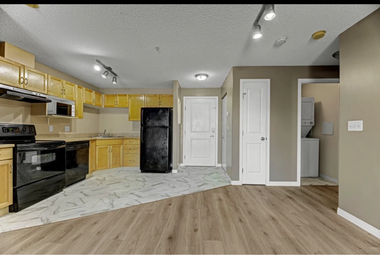 2 bedrooms & 2 full bathrooms for sell in southside - photo 2