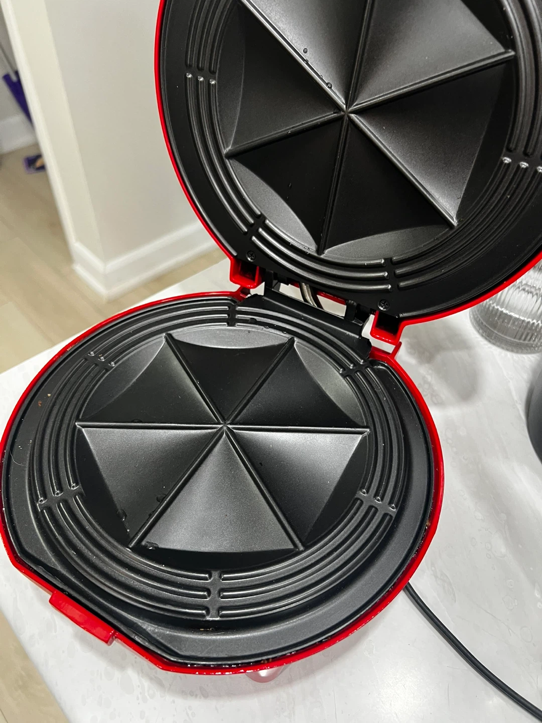 Hamilton Beach Red 6-Slice Waffle Maker