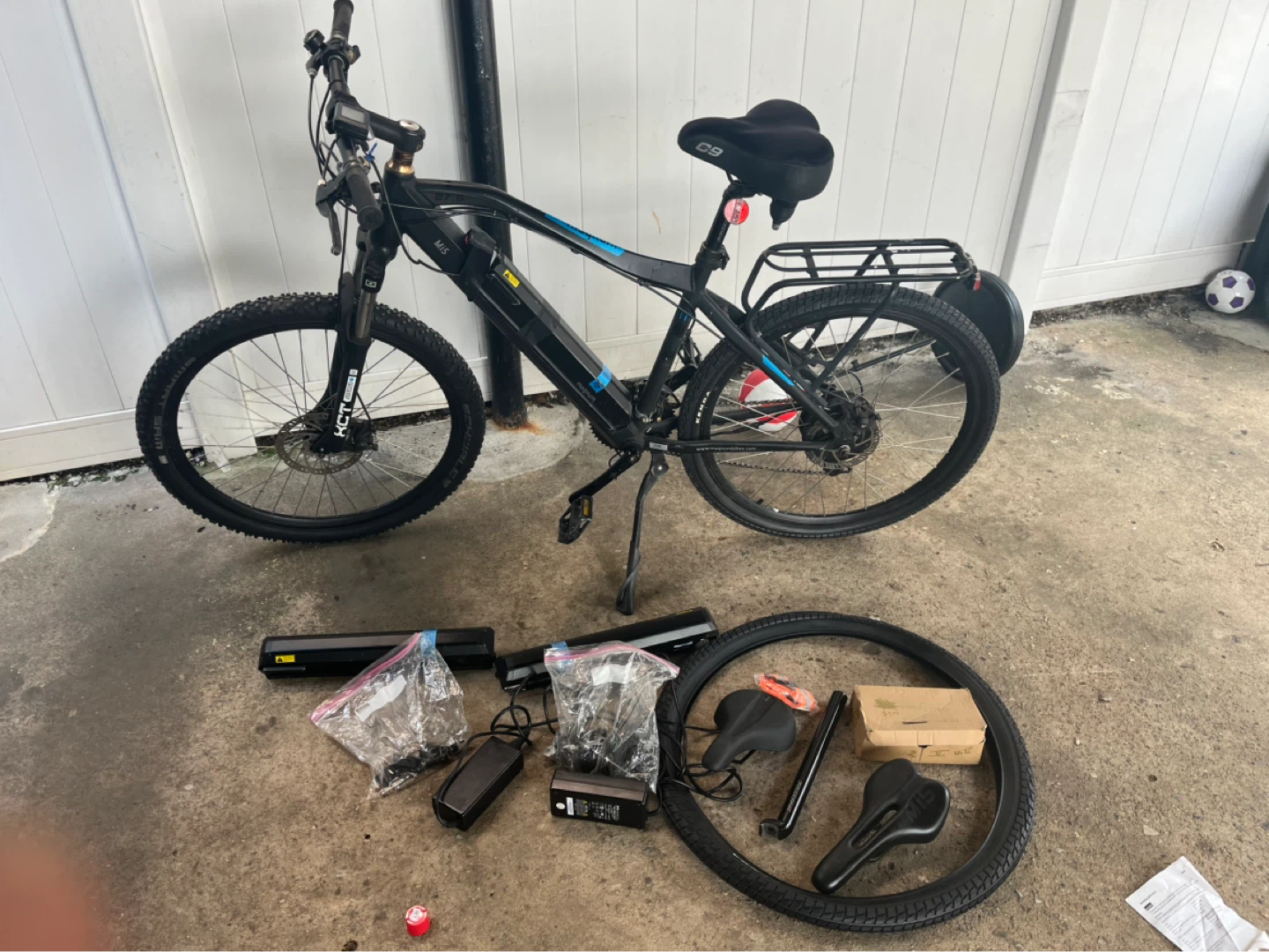 E-Bike with Extra Battery and Accessories