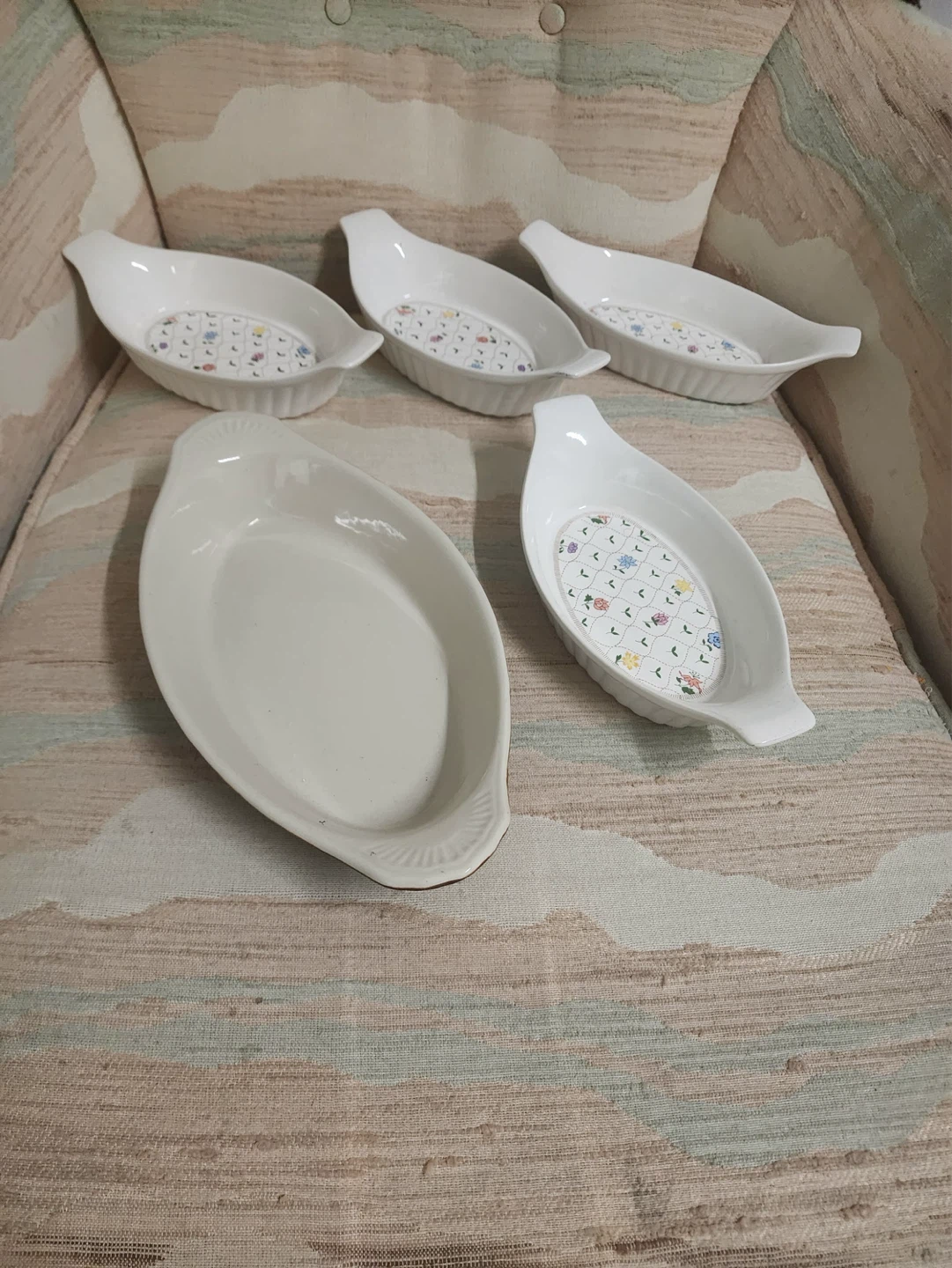 Set of 5 White Oval Ramekins with Floral Design