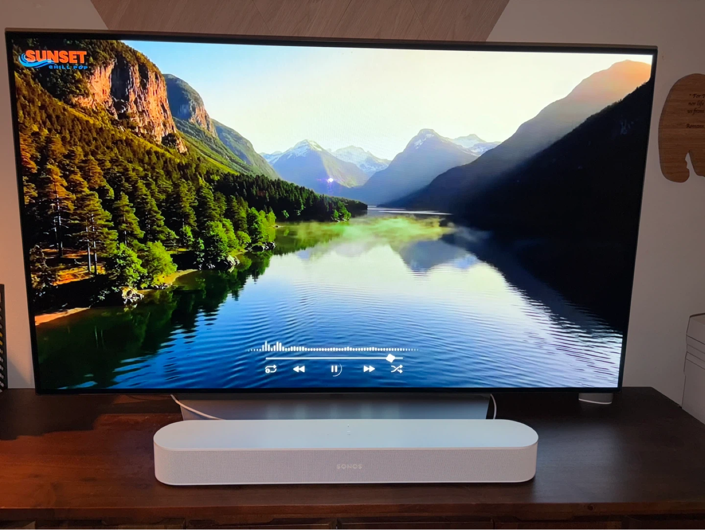 Sonos Beam 2 Soundbar and sorround speakers