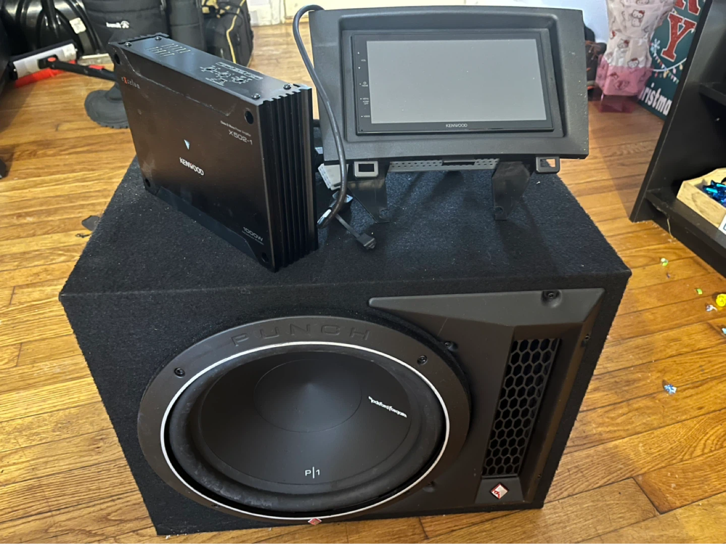 Pantalla, amplificador y subwoofer
