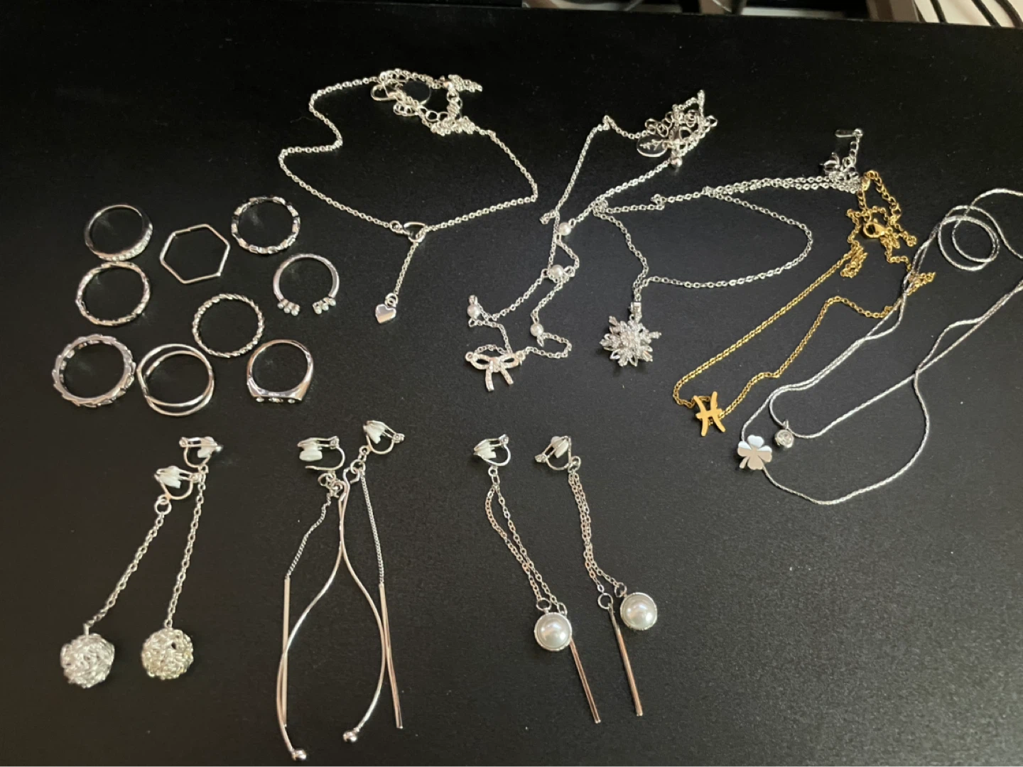 Assorted pieces of jewellery (please read description)