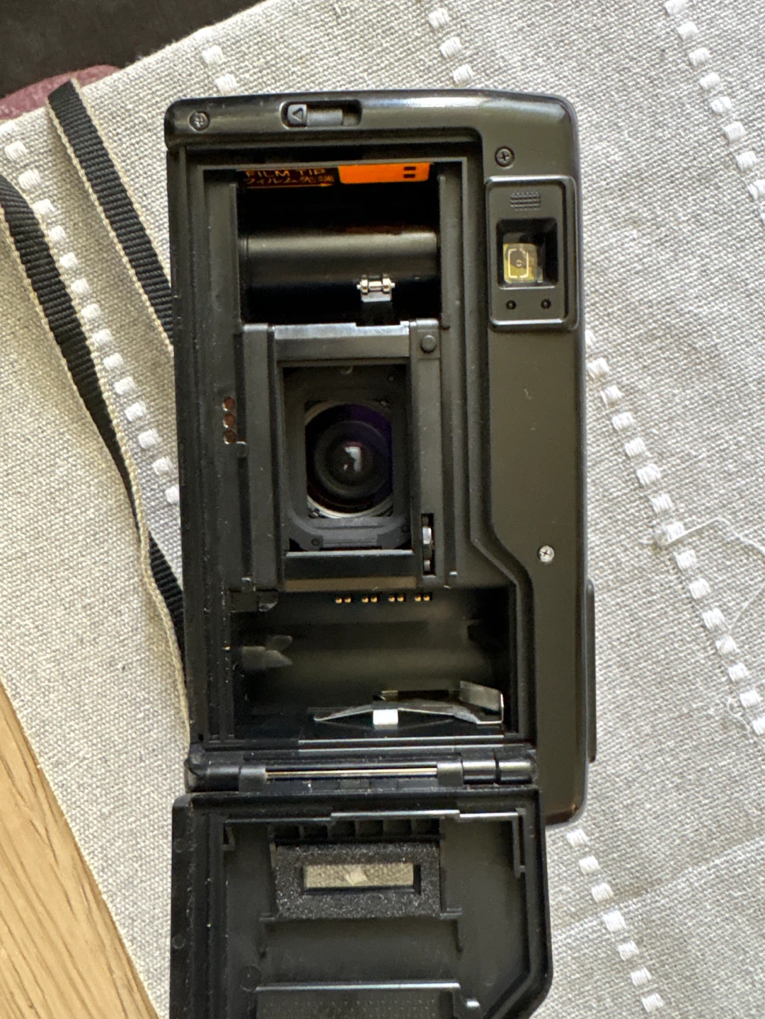 Minolta AF Zoom 65 Point and Shoot Camera - photo 3