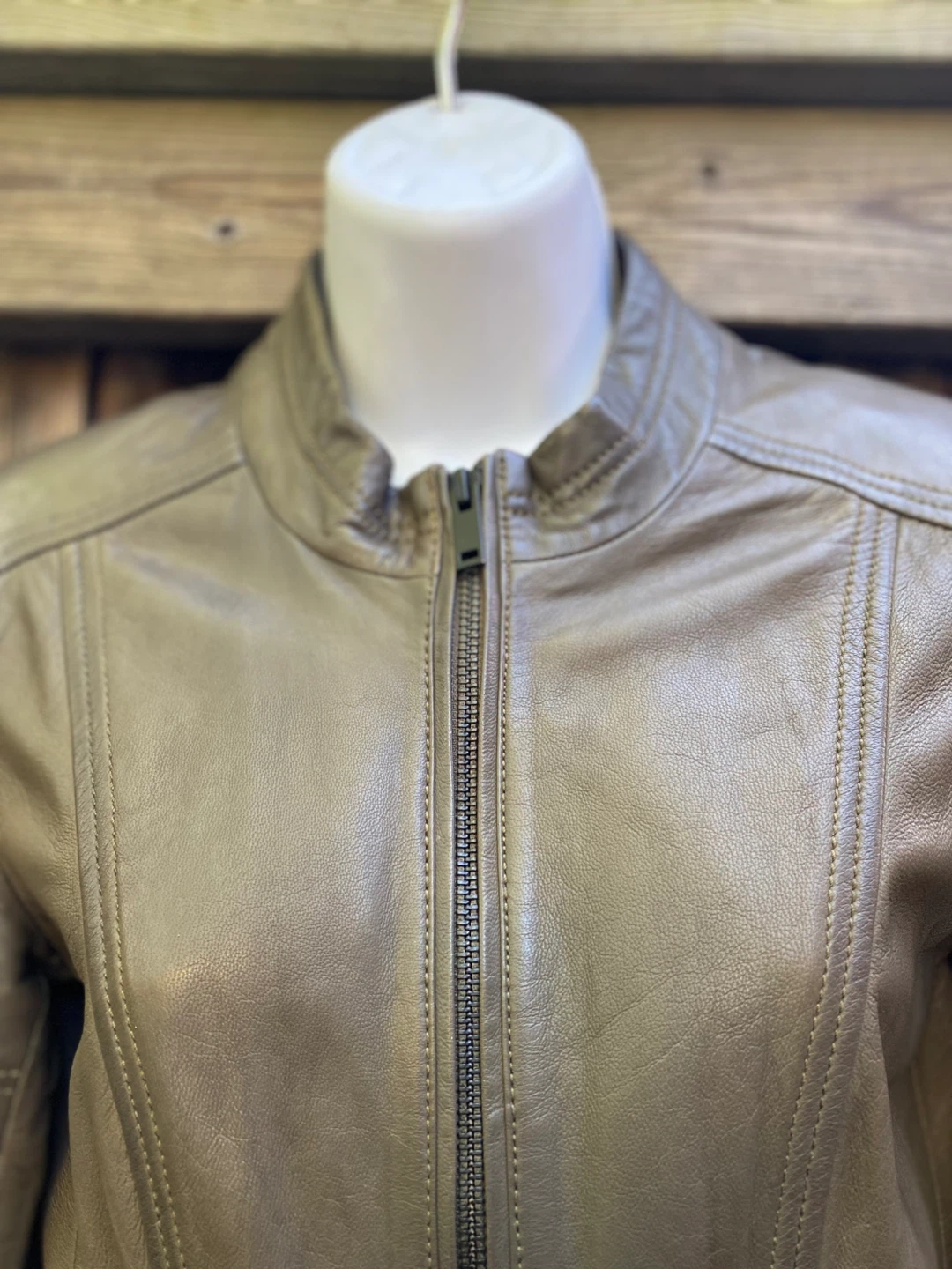 Danier Women's Leather Jacket , Size 2XS - photo 5