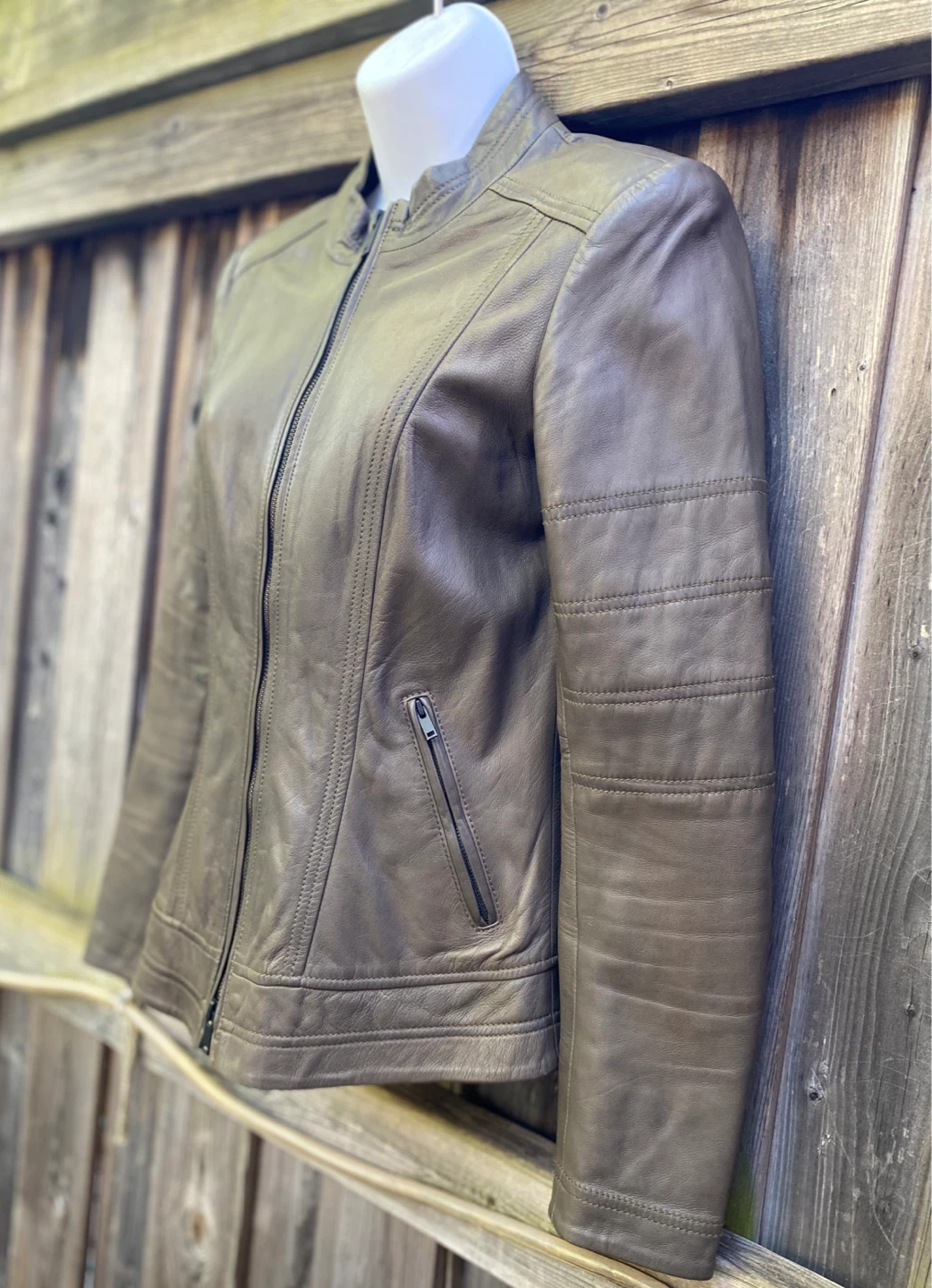 Danier Women's Leather Jacket , Size 2XS - photo 2