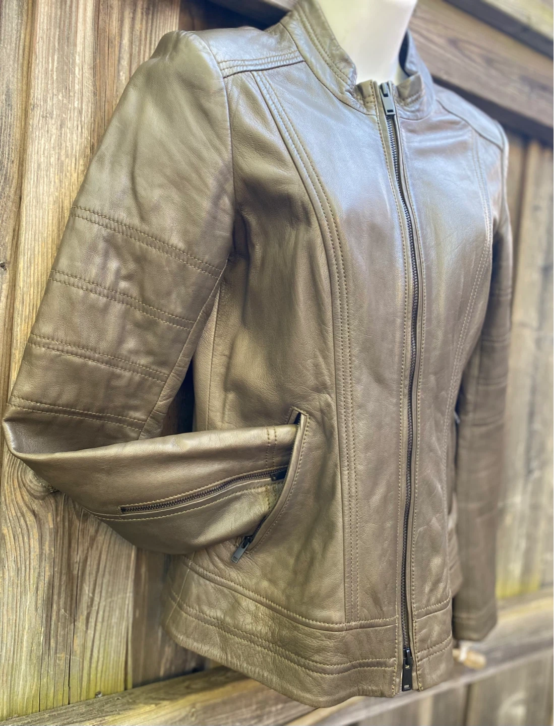 Danier Women's Leather Jacket , Size 2XS - photo 3