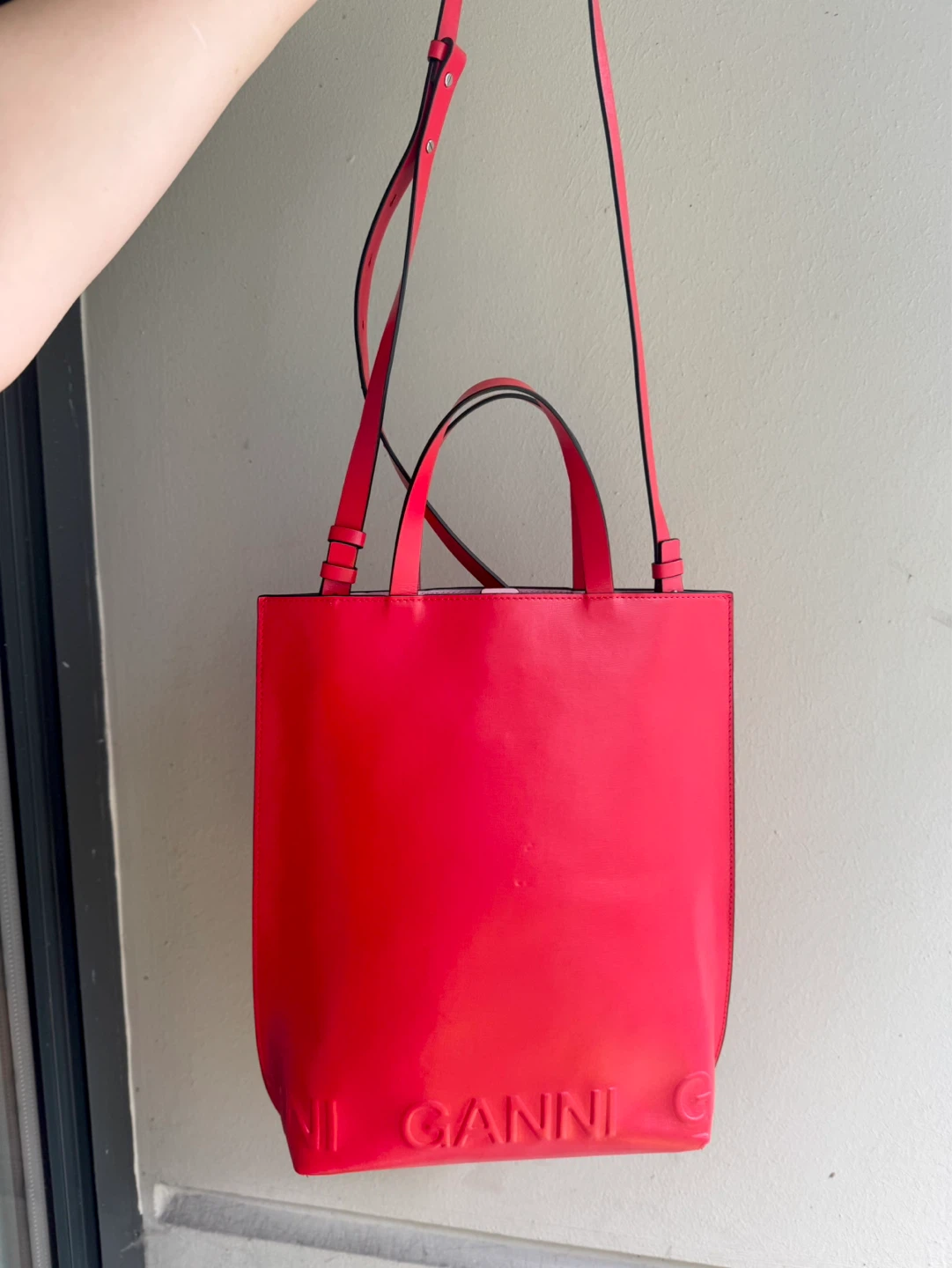 Ganni  Recycled leather bag with strap - photo 2
