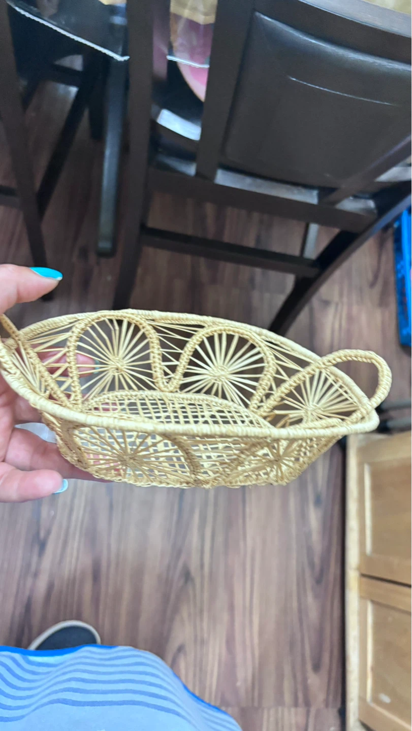 ⚽ Woven oval basket with handles