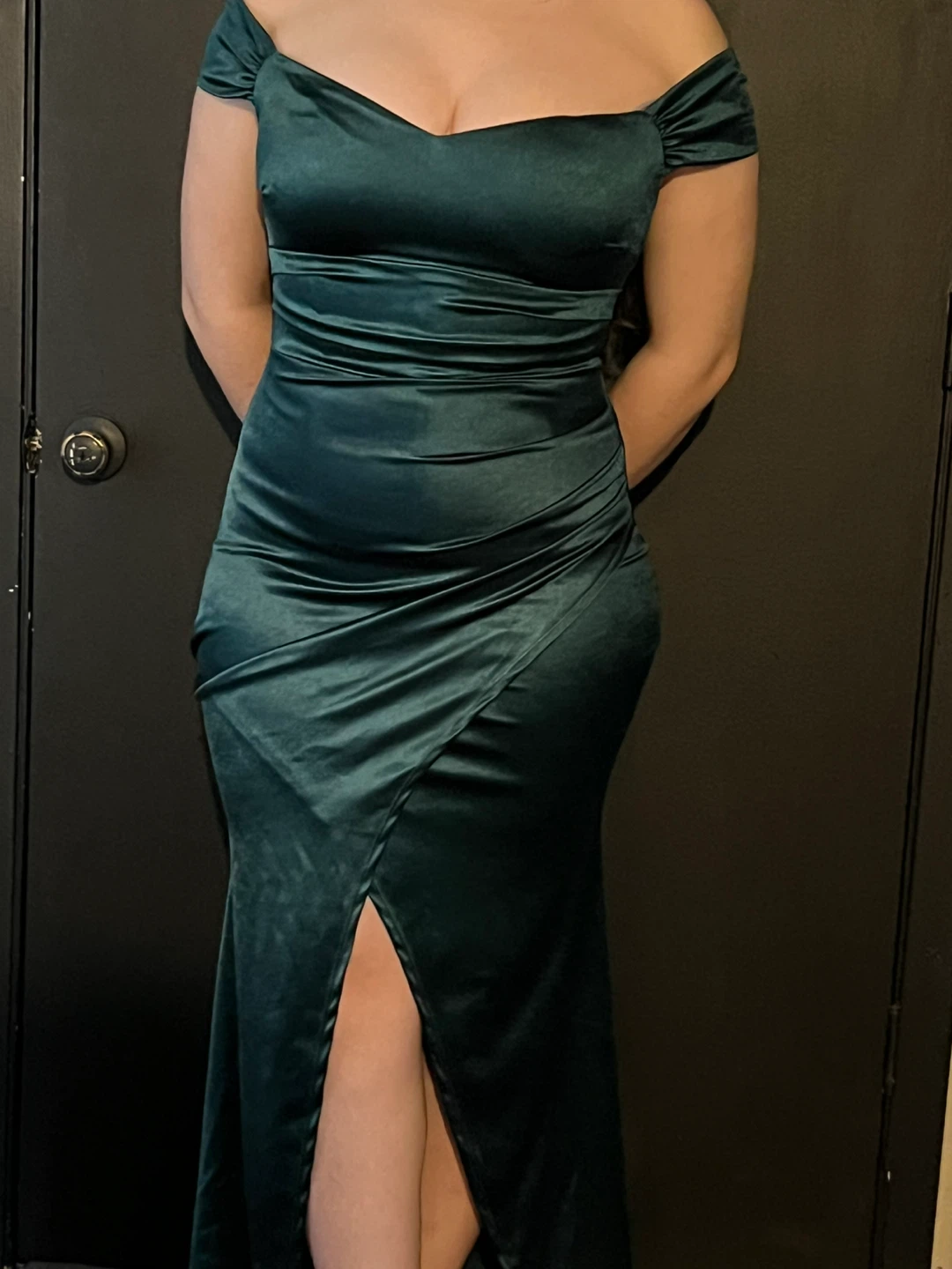 Emerald Green Off-the-Shoulder Satin Gown ⚽