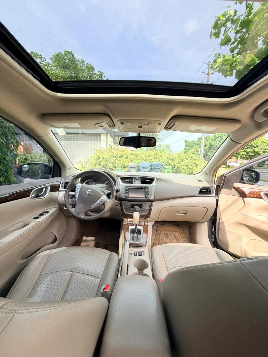 Silver Nissan Sentra SL Sedan - photo 5
