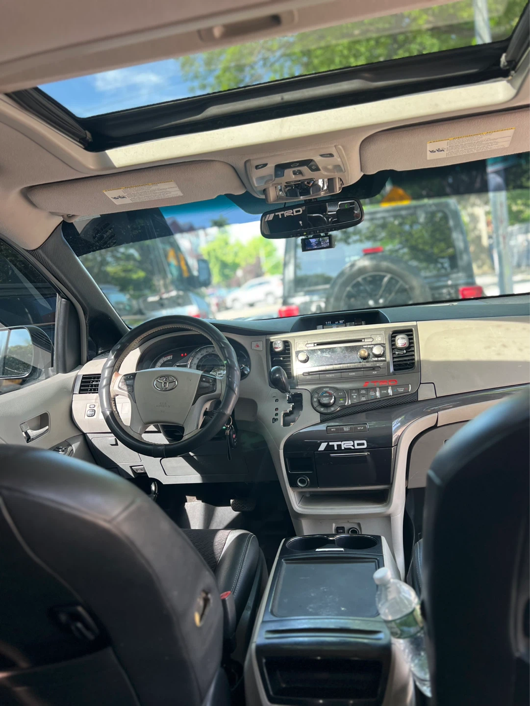 Blue Toyota Sienna Minivan - photo 5