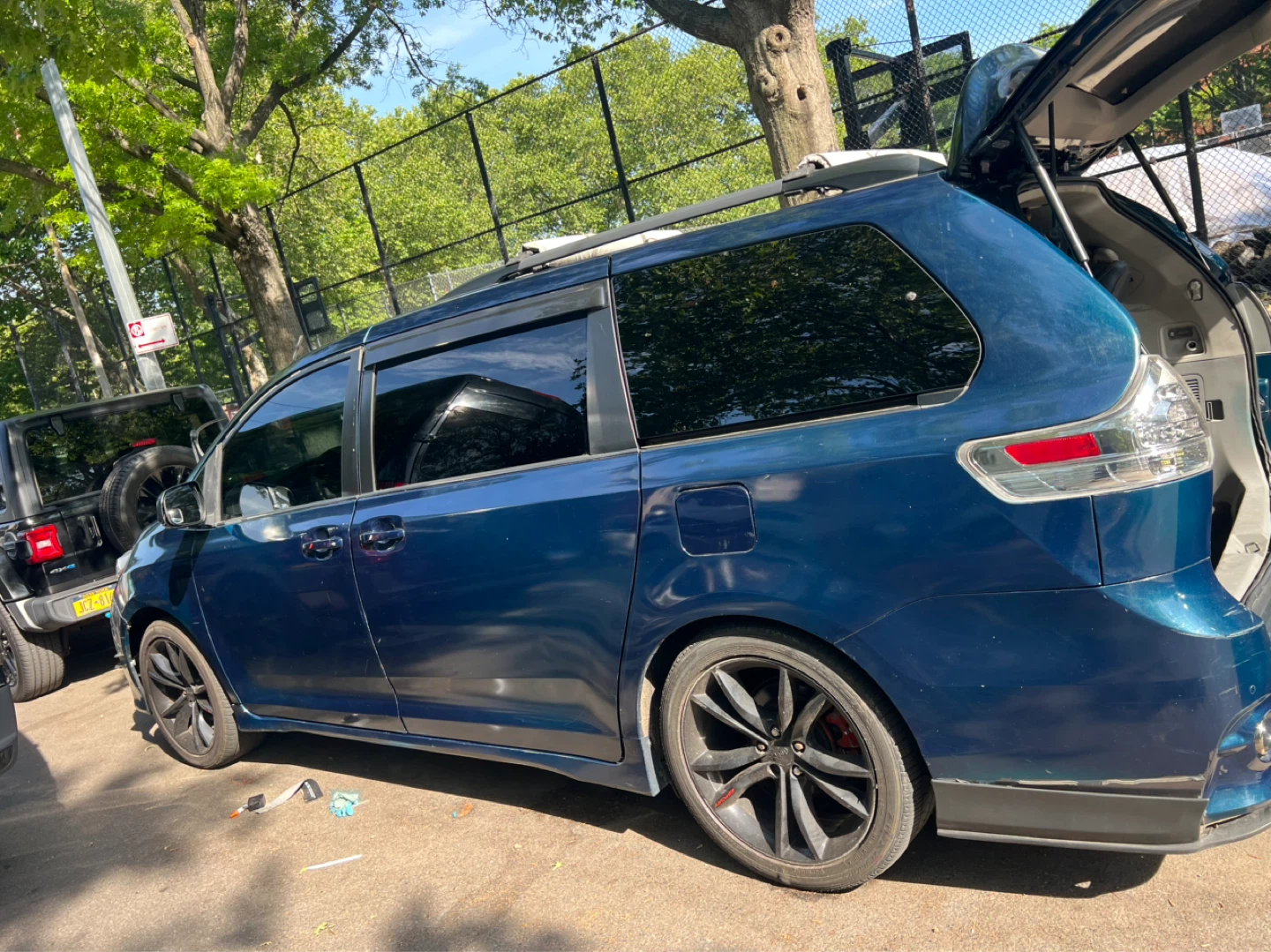 Blue Toyota Sienna Minivan - photo 3