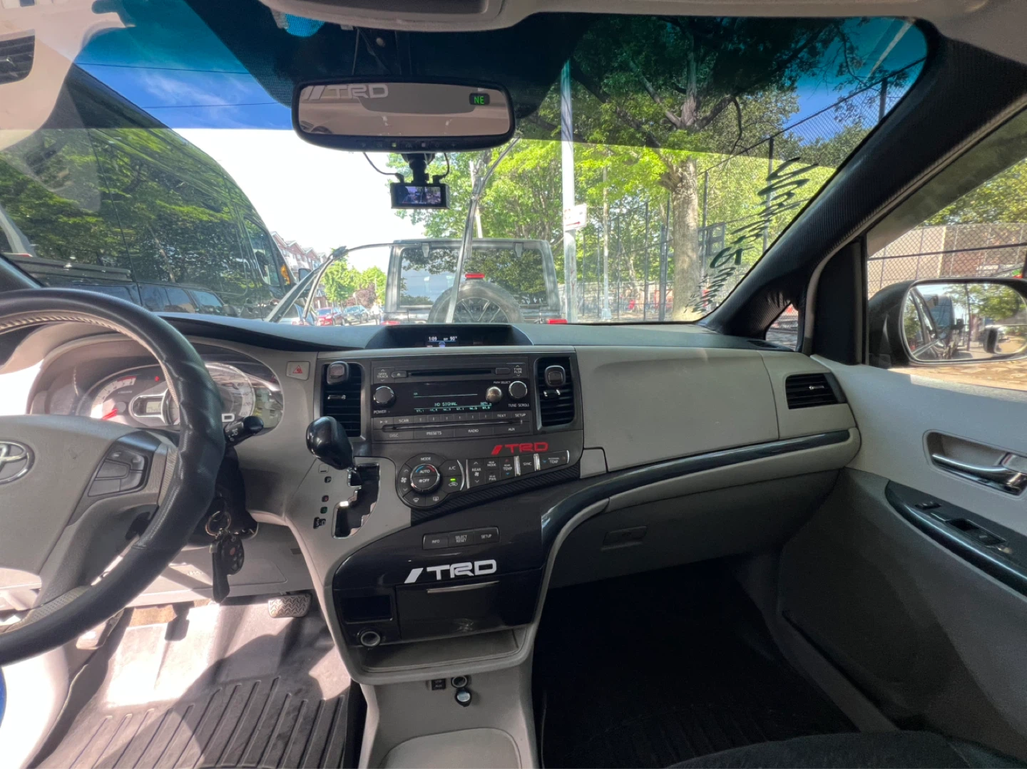 Blue Toyota Sienna Minivan - photo 4