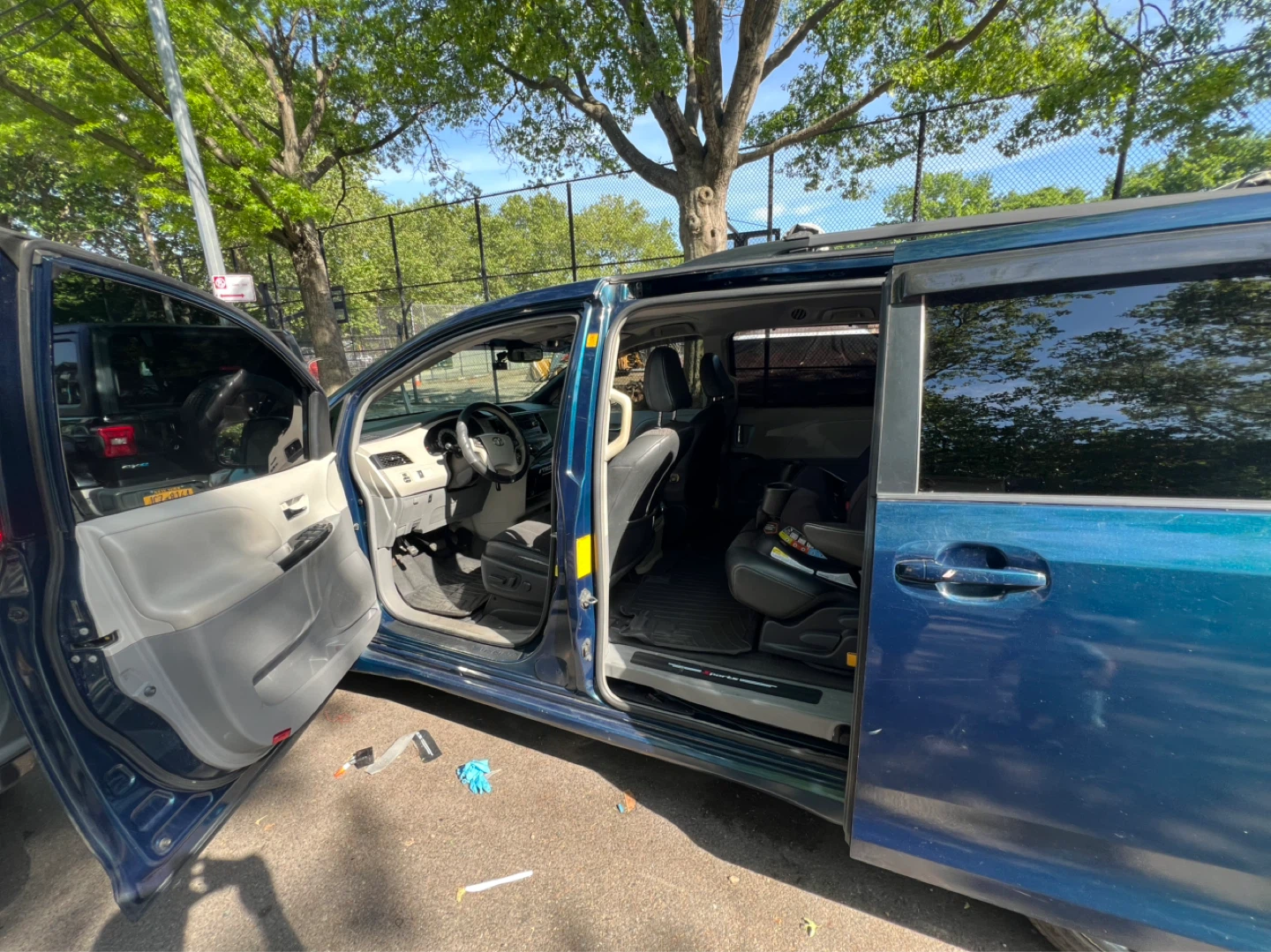 Blue Toyota Sienna Minivan - photo 2
