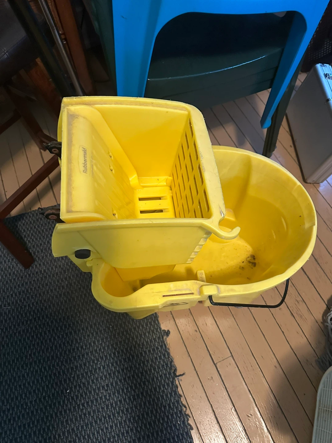 Rubbermaid WaveBrake Commercial Mop Bucket - photo 2