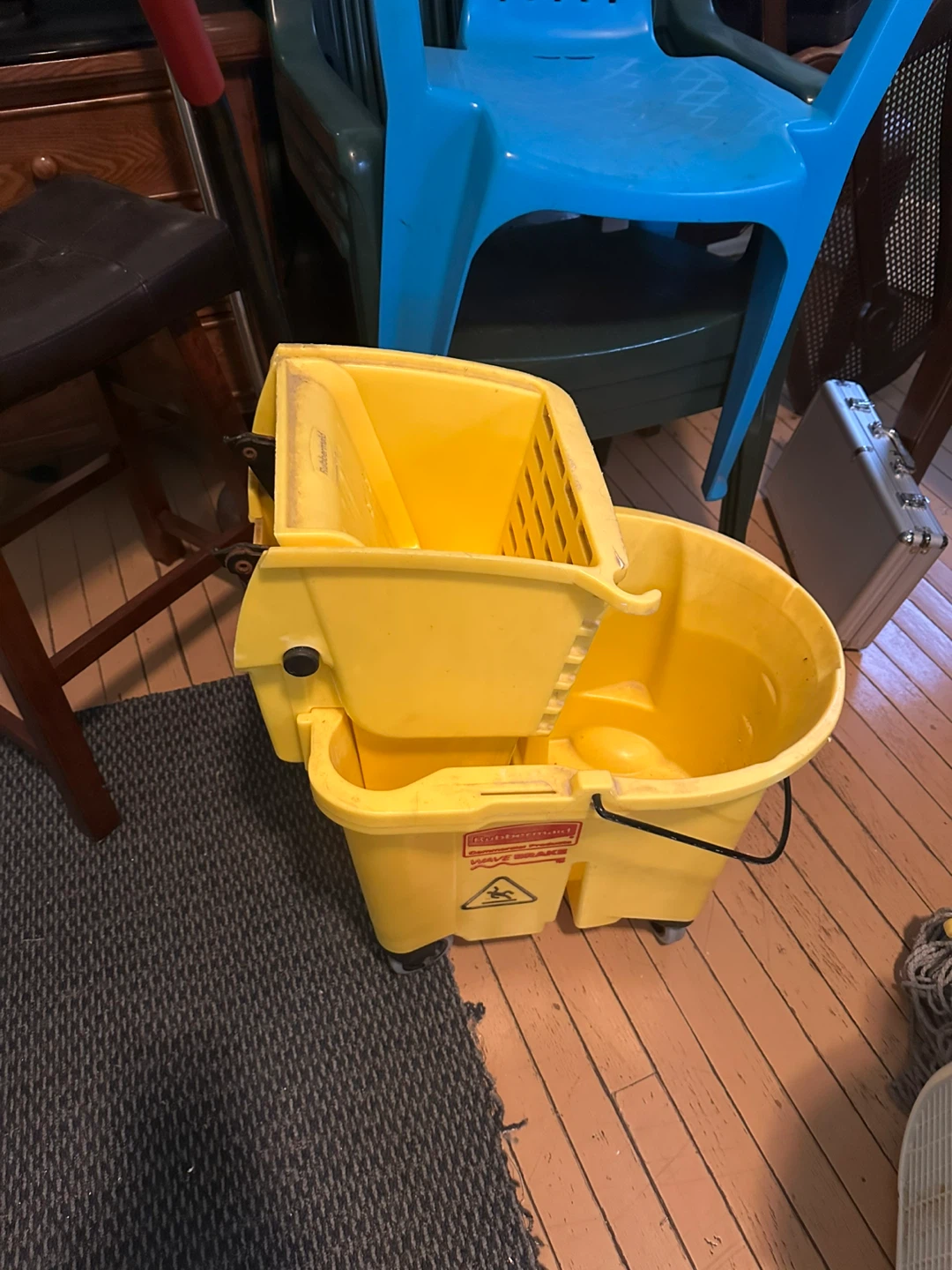 Rubbermaid WaveBrake Commercial Mop Bucket - photo 4