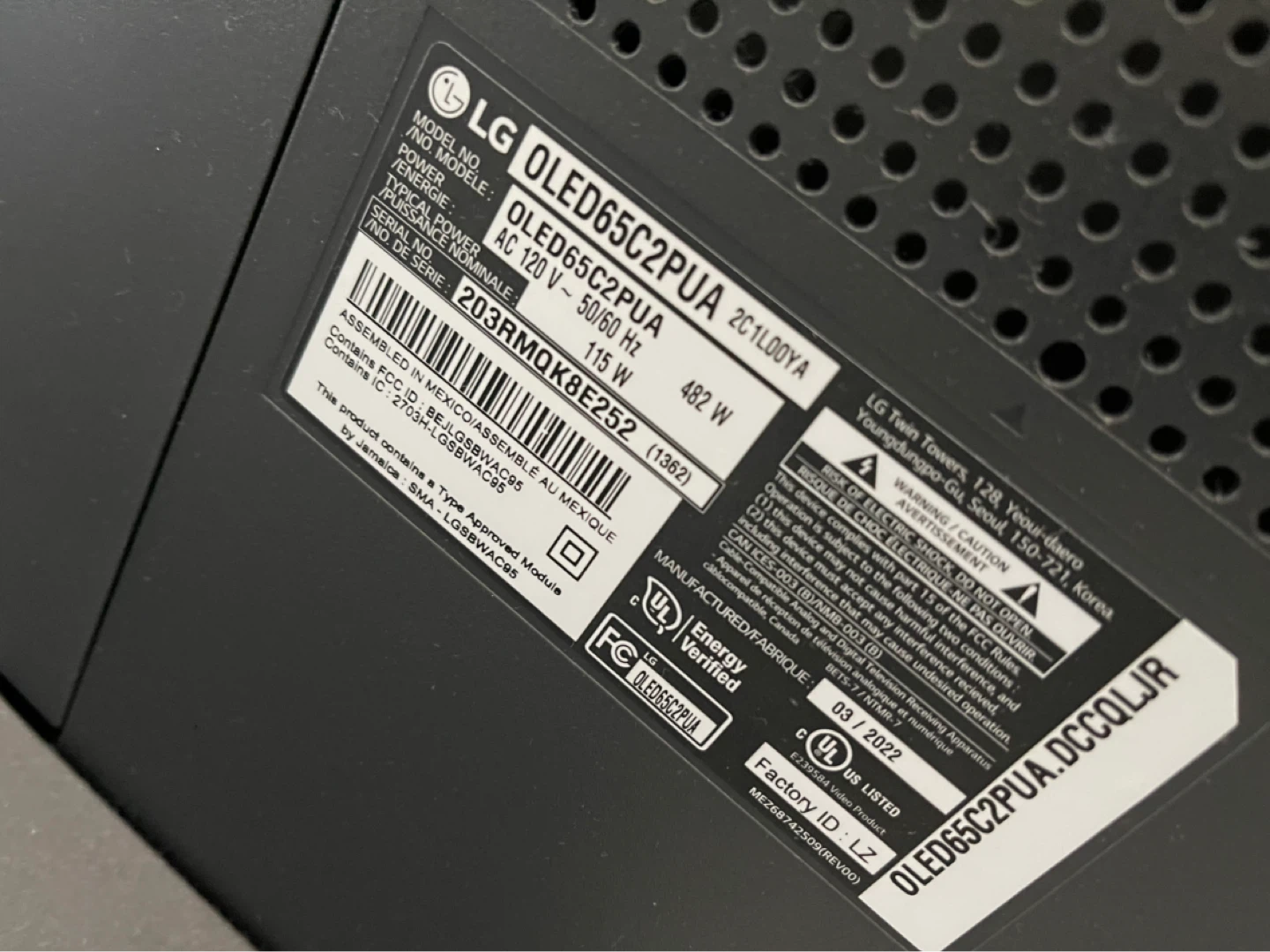 LG C2 65" OLED TV - photo 2