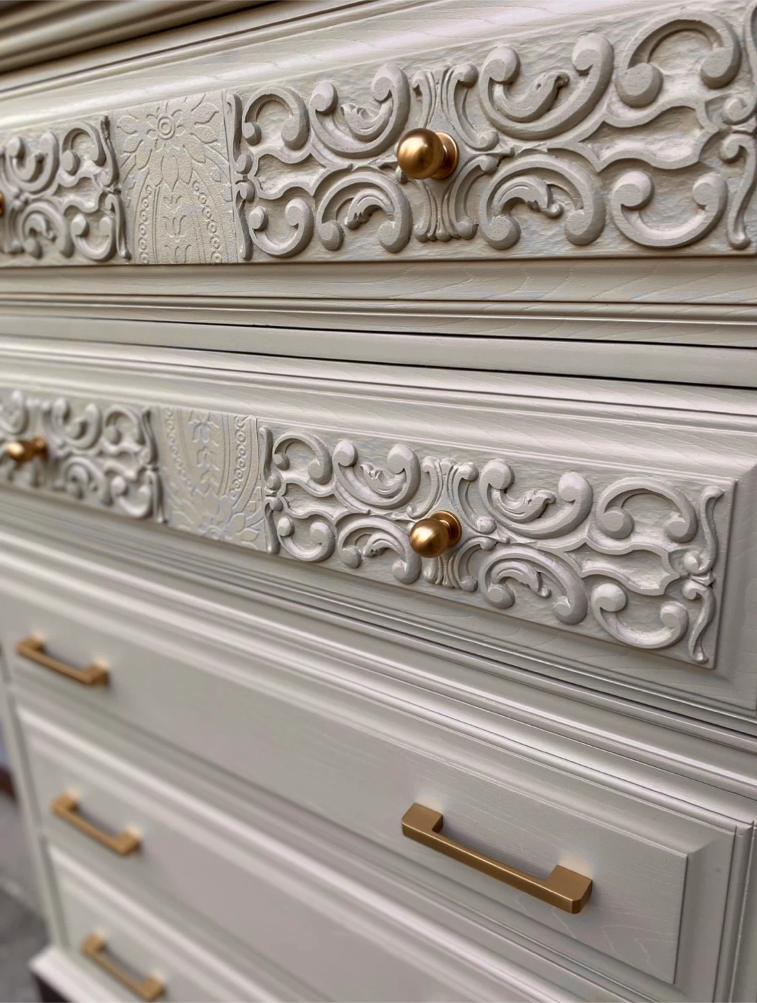 ✨Refinished Malcolm Tallboy | Carved Details & Oak Top✨ - photo 5