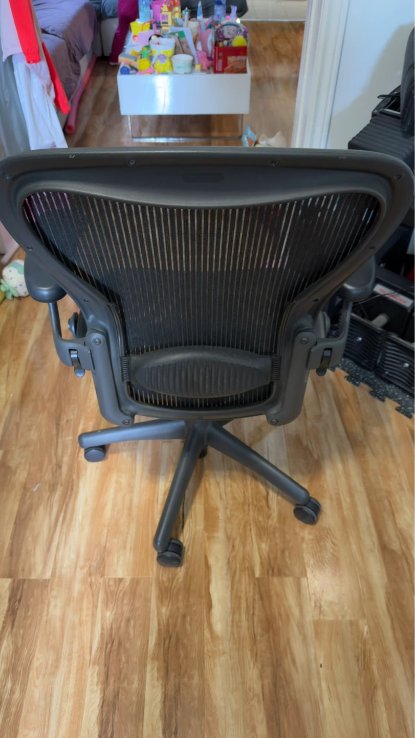 Herman Miller Aeron Chair size large C - photo 3