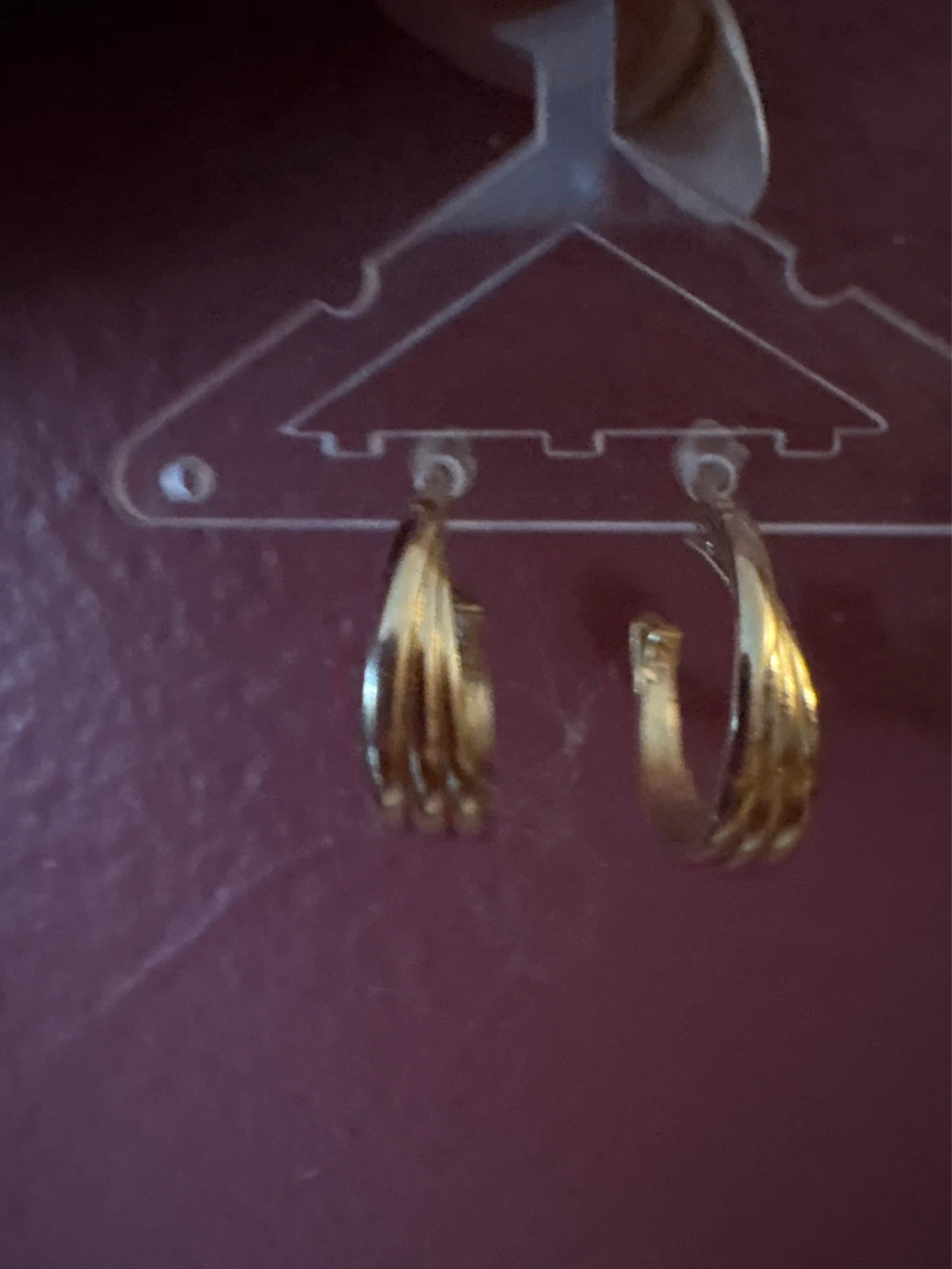 ⚽️ Gold Tone Twisted Hoop Earrings