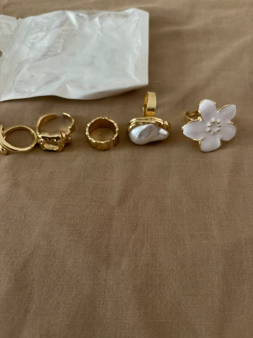 NEW! Set of 7 Gold-Tone Rings with Pearl and Flower Detail - photo 2