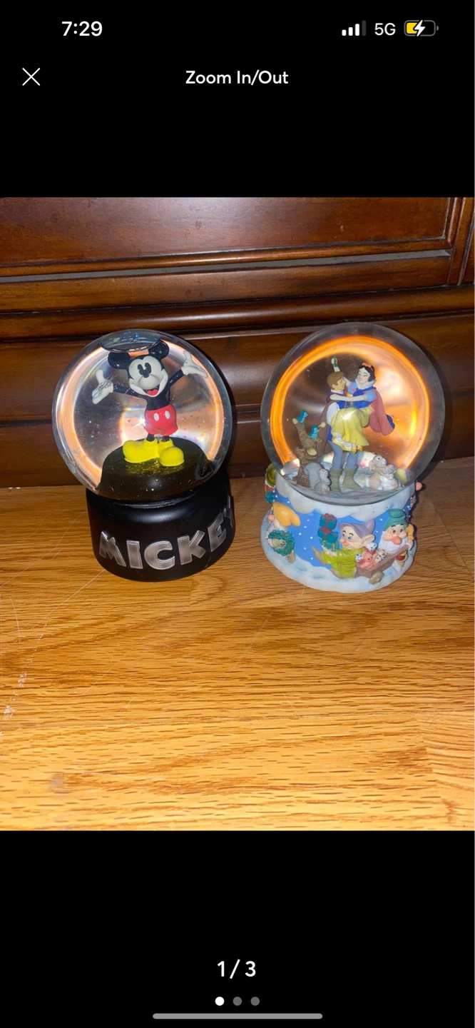 Disney Mickey Mouse & Snow White globes ⚽