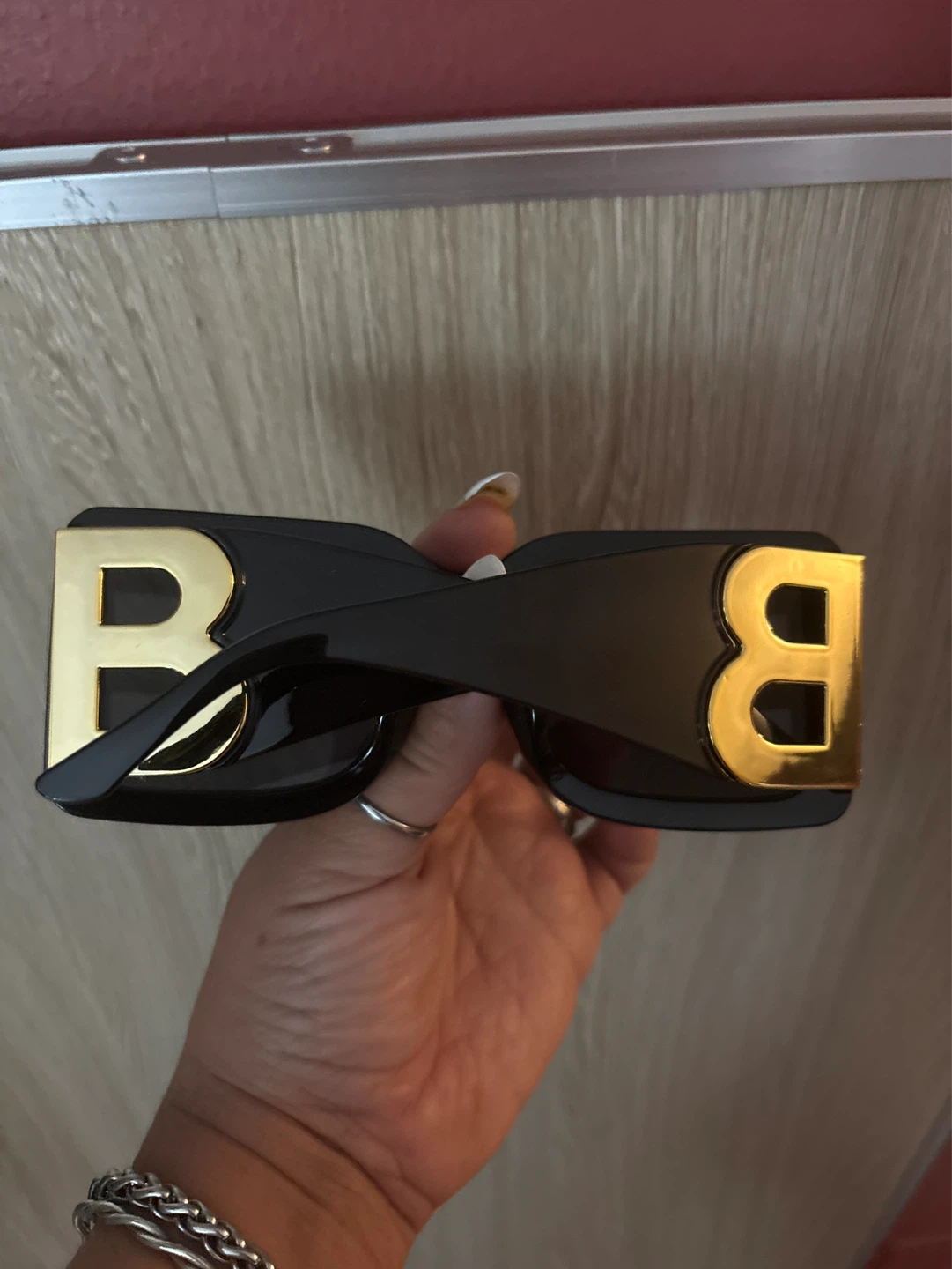 ⚽️Chic Black Oversized Sunglasses with Gold 'B' Detail - photo 3