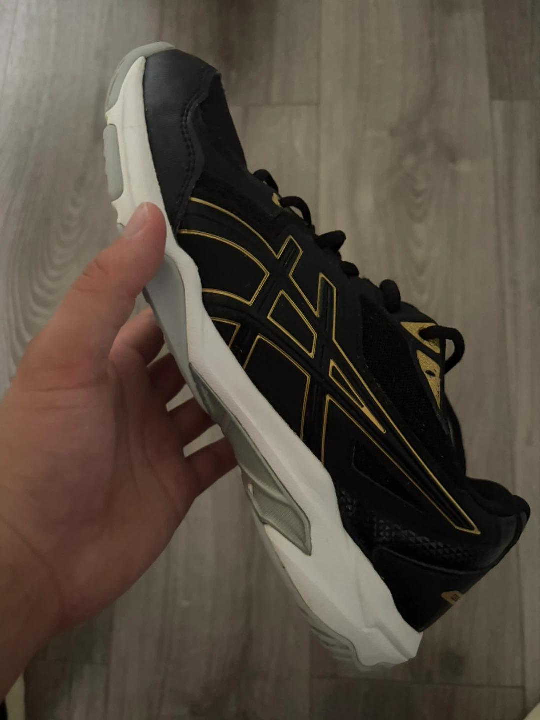 $20 shoes