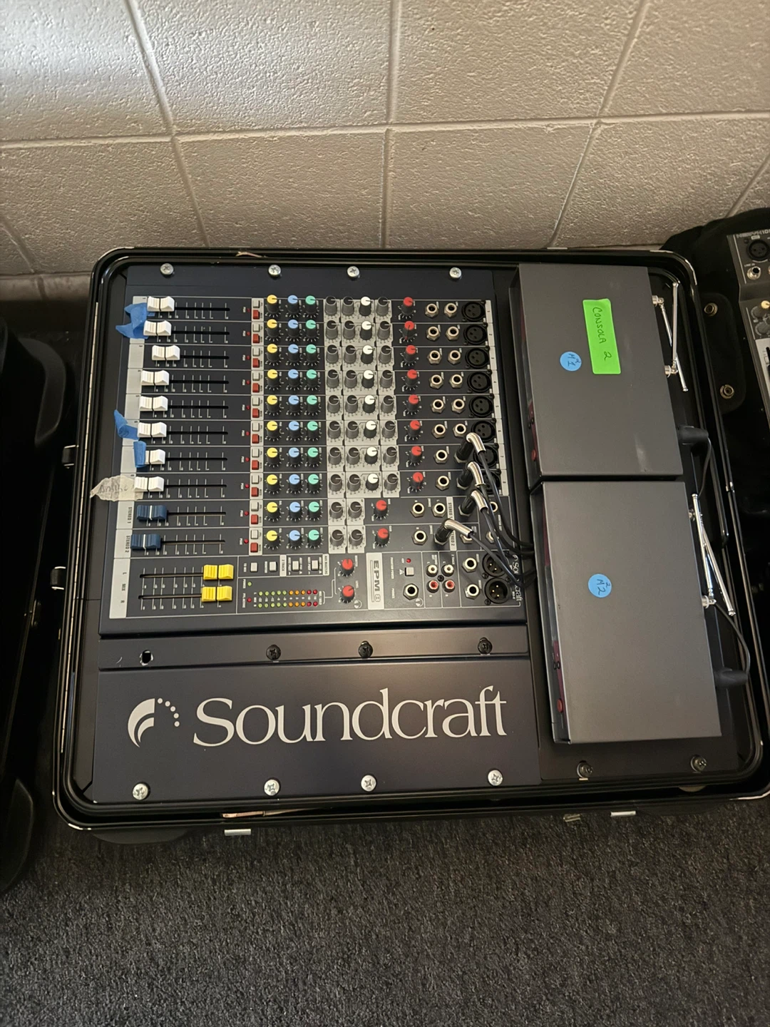 Soundcraft EFx8 Mixer - photo 2