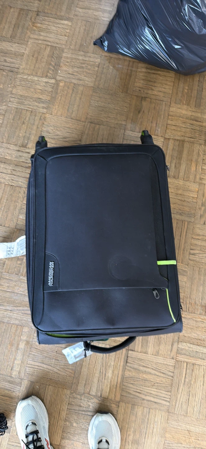 American Tourister Black Suitcase - photo 3